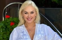 Известная украинская певица оправдала мать, которая била ее в детстве
