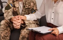 Когда выгорают те, кто спасает других: как война меняет психологов, волонтеров и врачей