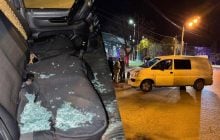 В Одессе пьяный полицейский с оружием напал на сотрудников ТЦК, разбив им стекло в авто