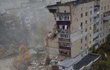 В Хмельницком из-за взрыва обвалилась часть многоэтажки, есть пострадавшие (фото)