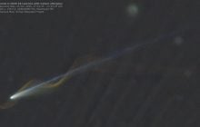 Астроному удалось заснять комету и метеор, которые "сплелись" над Землей (фото, видео)