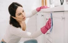 Как просто удалить жир с кухонных поверхностей: способы, для которых не нужна щетка