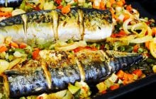 Ароматная и вкусная скумбрия в духовке: семья просит готовить только так