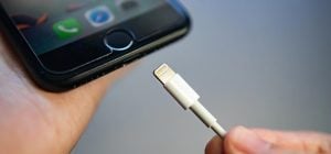 Ці 9 прийомів допоможуть прискорити зарядку iPhone: ось що потрібно зробити