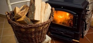 Что можно сжечь в печке, чтобы прочистить дымоход: хватит одного раза