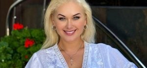 Відома українська співачка виправдала матір, яка била її в дитинстві