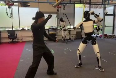 Ілон Маск показав, як його робот Tesla вчить кунг-фу і підірвав соцмережі (відео)