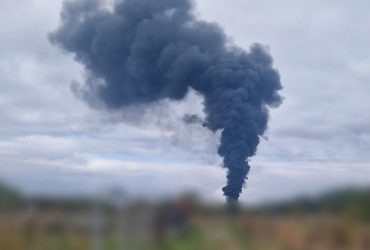 Росіяни вдарили безпілотником по Чернігову - влучили по заправній станції