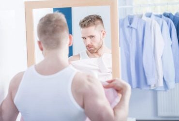 Как понять, что перед вами нарцисс: психологи назвали 10 вещей, которые носят такие люди