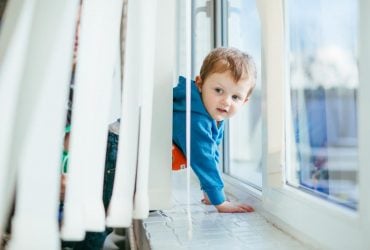 Чим заклеїти вікна і зберегти 55% тепла: спосіб, який спрацює навіть у старому будинку