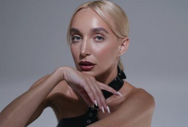 Мандзюк поїхала до Польщі в одязі з Бандерою та потрапила під масовий осуд