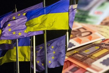 В ЕС думают, повысить ли налоги ради Украины или конфисковать деньги РФ, - Bloomberg