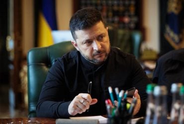 В новый год с военным положением и всеобщей мобилизацией: президент подписал законы