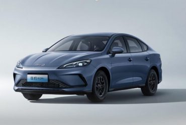 У Китаї представили дешевий гібридний седан із запасом ходу 2000 км (фото)