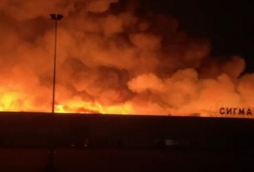 В окупованому Донецьку пролунали вибухи, спалахнула пожежа (відео)