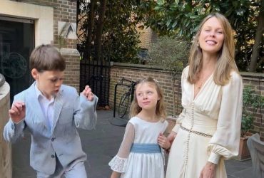 Фреймут показала молодших дітей на прогулянці в осінньому Лондоні (фото)