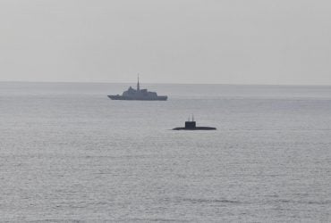 Поблизу Франції раптово сплив підводний човен РФ: він може запускати Калібри