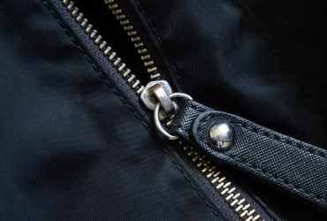 Як полагодити блискавку на одязі за кілька секунд: вам потрібен 1 побутовий предмет (відео)