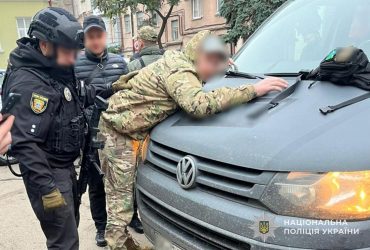У Тернополі затримали банду військових за викрадення та знущання з людей (фото, відео)