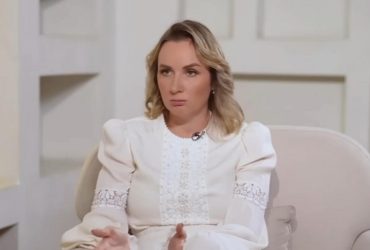 Дитяча омбудсменка РФ похизувалася, як навчила викраденого в Маріуполі хлопця любити Росію