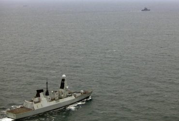 Корабель королівського флоту Великої Британії вів російський есмінець у Ла-Манші