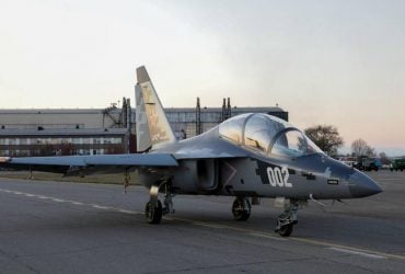 Несе бомби і ракети: росіяни виготовили ще один Як-130М (фото, відео)