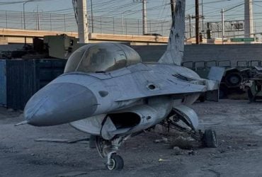На свалке в Лас-Вегасе обнаружили истребитель F-16 (фото)