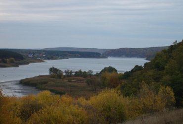 После удара по дамбе начало вытекать водохранилище в России, - СМИ (видео)