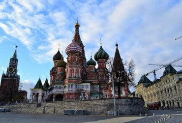 Столицу России атакуют беспилотники: в СМИ сообщают о взрывах