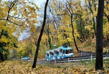 Яркие краски и живописные пейзажи: чем осенью поражает Владимирская горка в Киеве (фото)