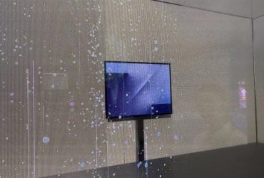 У мережі з'явилися фото першого смартфона Samsung аж із трьома екранами