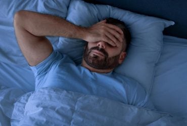 Що робити, якщо не виходить заснути: дієтологи назвали 9 найкращих продуктів