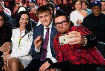 "Назовите хоть одну причину": экс-промоутер Усика призвал его закончить карьеру