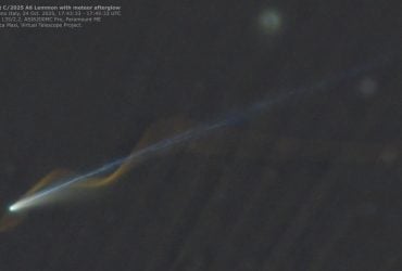 Астроному вдалося зафільмувати комету і метеор, які сплелися над Землею (фото, відео)