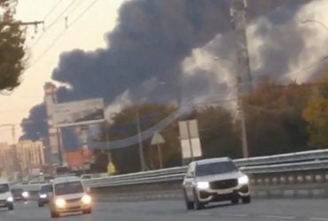 Крим весь ранок перебував під атакою БпЛА: у містах вибухи, горить нафтобаза (відео)