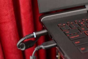 Чи можна тримати ноутбук постійно на зарядці