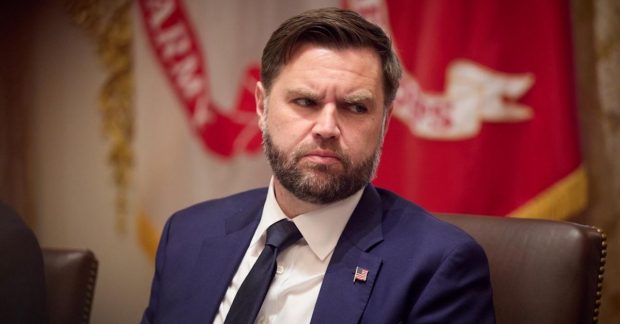 14 літаків та кортеж зі 100 авто: Венс з розмахом прилетів на Олімпіаду в Мілан