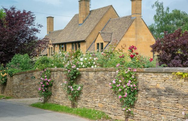 В Англії є приховане селище, яке ніби залишилося в минулому: чим ще воно особливе