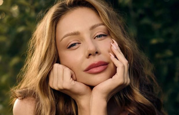 Тина Кароль засветила кольцо на пальце - фанаты ломают головы (фото)