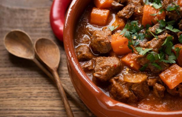 Говядина будет таять во рту: шефы раскрыли секрет идеального мяса из мультиварки