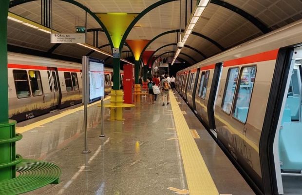 В Стамбуле ввели дополнительную плату в метро: что нужно знать туристам