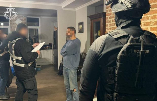 Екскерівника київського театру підозрюють у сексуальному насильстві над студентками