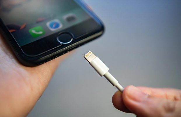 Ці 9 прийомів допоможуть прискорити зарядку iPhone: ось що потрібно зробити