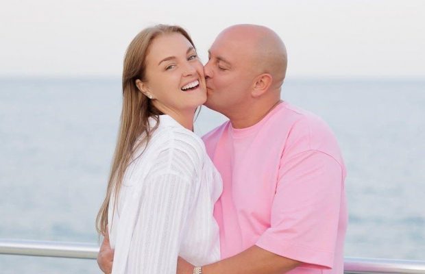 Юрій Ткач вперше прокоментував чутки про вагітність дружини