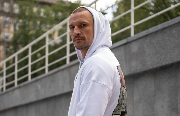 Цымбалюк эмоционально ответил на обвинения в выезде из Украины