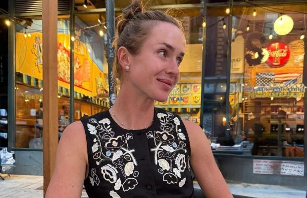 Элина Свитолина приехала в Украину и показалась с родителями (фото)