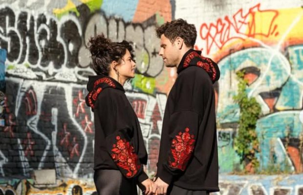 Жена звезды "Киев днем и ночью" призналась, ревнует ли его к партнершам на сцене