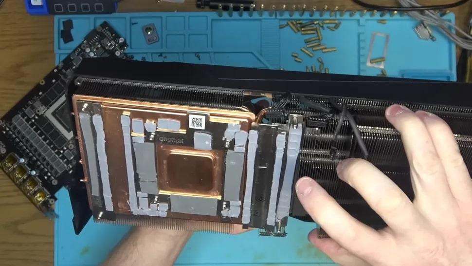 Блогер показав, як ремонтував погнуту дугою топову відеокарту RTX 4090