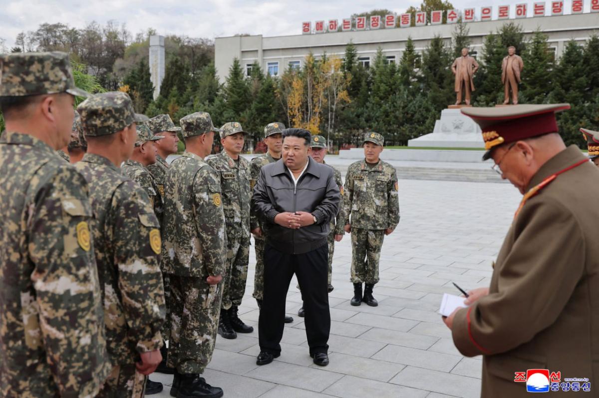 Kim Jong-un elogia le truppe nordcoreane che hanno combattuto in Ucraina come modello per le future riforme militari