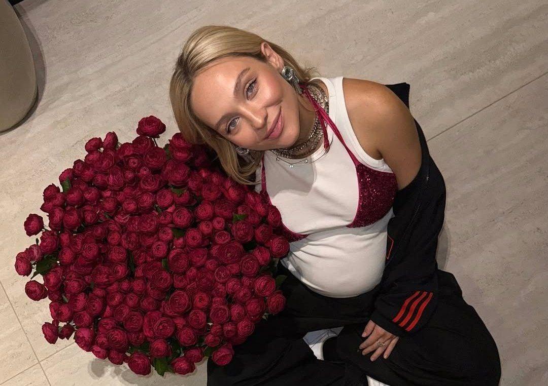 умилила фанов новым фото с новорожденной дочкой/ фото instagram.com/roxolanas умилила фанов новым фото с новорожденной дочкой/ фото instagram.com/roxolanas